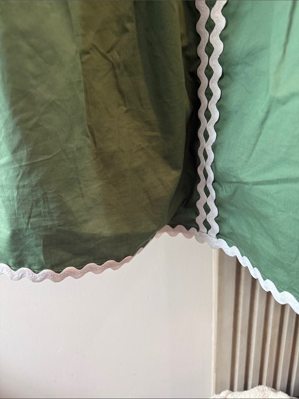 Mad Boutiques Green Puff-Sleeve Blouse with White Rickrack Trim NWOT - Picture 8 of 13